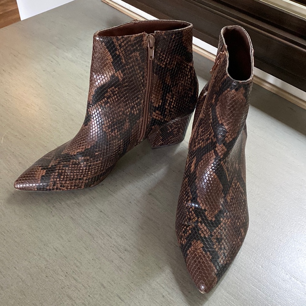 Steve Madden black and brown snake print booties worn once excellent condition